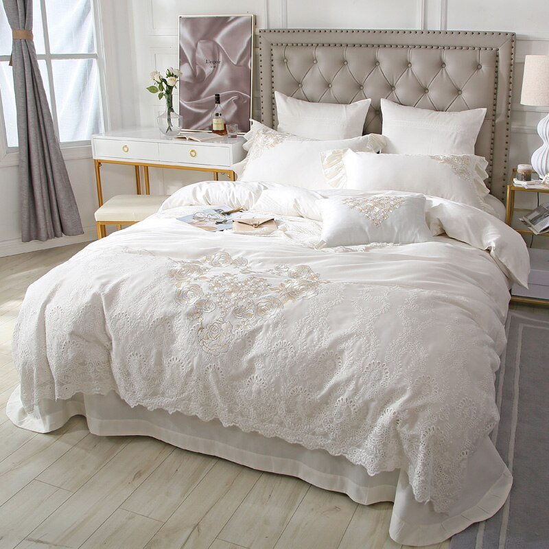 4Pcs OFF White Bedding Duvet Cover Heart Pattern Chic Wedding Lace Soft Bedding Set King Queen size Bed sheet set Pillow shams 1