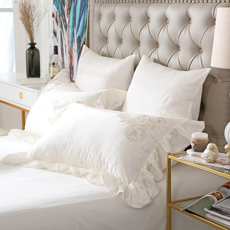 4Pcs OFF White Bedding Duvet Cover Heart Pattern Chic Wedding Lace Soft Bedding Set King Queen size Bed sheet set Pillow shams 4