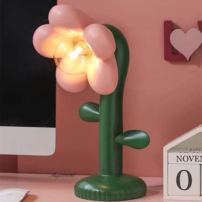 Creative Ins Peach Blossom Girl Heart Table Lamp Resin Plant Flower Desk Lamp Light for Princess Girl's Room Light Bedroom Decor 1