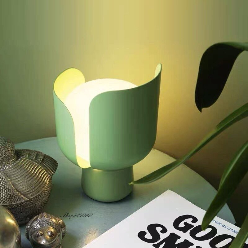 Italian Designer Petal Table Lamp Macaron Color Lamps for Bedroom Decor Personality Study Reading Lamp Led Lighting Beside Lamp 3