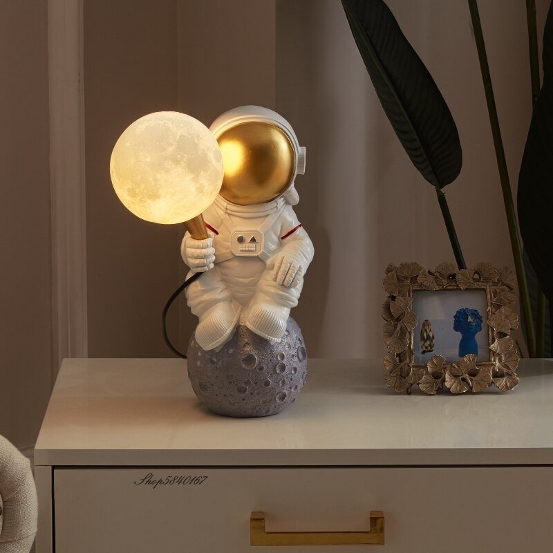 Creative Astronaut Table Lamp 3D Printing Moon Lamp Desk Light for Bedroom Study Living Room Decor EU/US/UK/AU Plug Beside Lamp 5