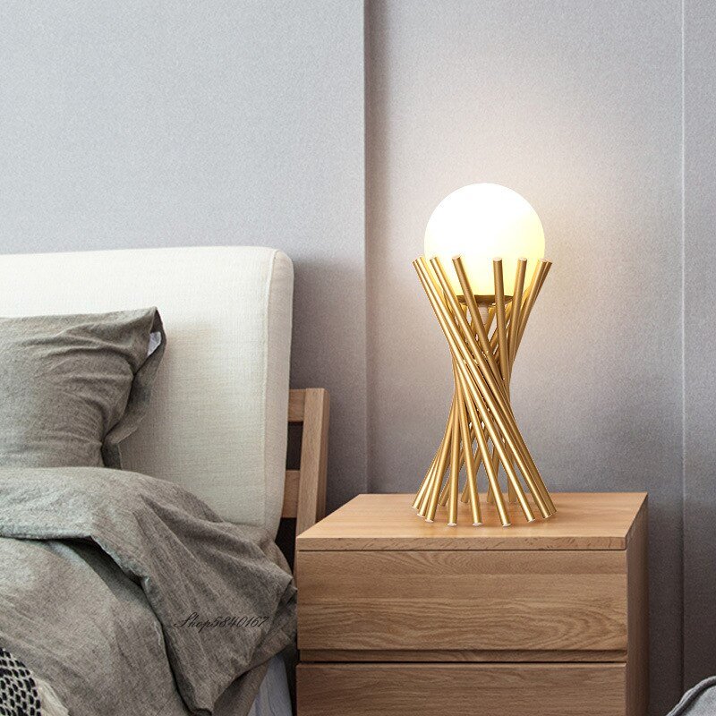 Modern Metal Tower Table Lamp Pleated Gold Desk Lamp Living Room Decoration Bed Room Light Fixtures Personality Led Beside Lamp 3