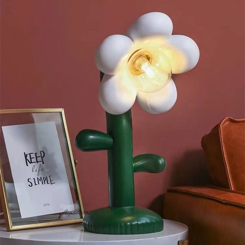 Creative Ins Peach Blossom Girl Heart Table Lamp Resin Plant Flower Desk Lamp Light for Princess Girl's Room Light Bedroom Decor 2