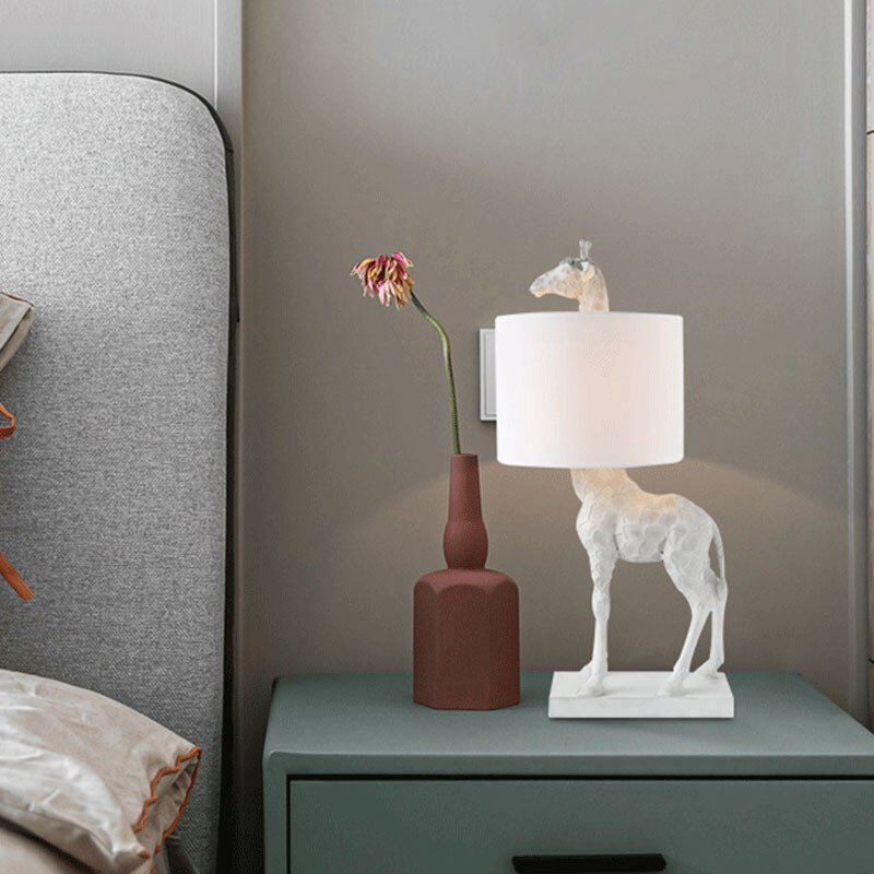 Resin Giraffe Creative Table Lamps for Chirldren's Bedroom Study Light Modern Fabric Animal LED Night Stand Lighting Appliance 5